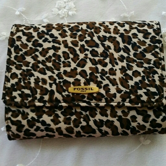 Fossil Handbags - 💟2ⓧHP💟NWOT Fossil Wallet in Cheetah Print